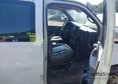 2011 Chevrolet Express 2500 Work Van z USA, uszkodzony, nr VIN 1GCWGFBA0B1114091